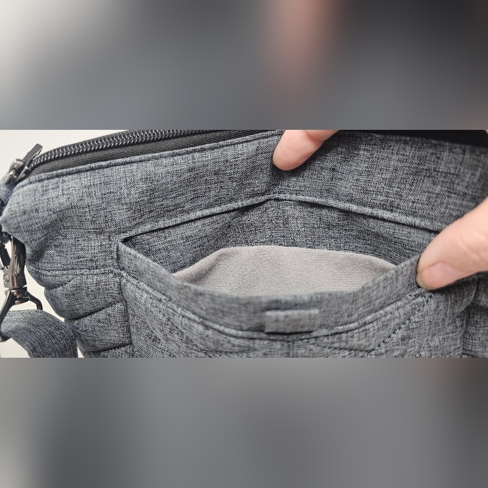 Lug Women's Flare Heather Gray Camo Interior Quilted RFID Crossbody Bag - Picture 6 of 16